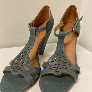 Coclico Green Leather Adjustable Ankle T Strap  4” Heels Size 41 US Size 8